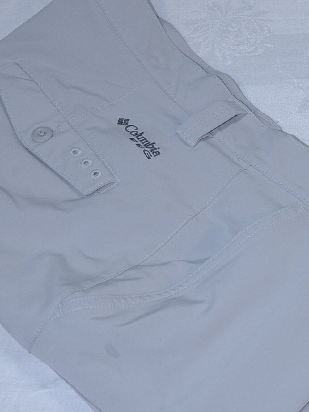 Columbia PFG Performance Fishing Shorts -- Light Gray -- Men's Size 36W 8L
